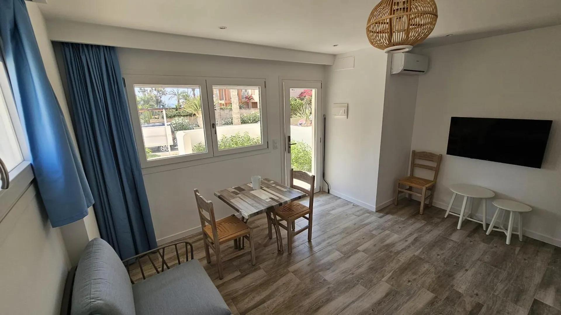 קולוניה סנט ג'ורדי Apartamentos Ibiza 0*, קולוניה סנט ג'ורדי